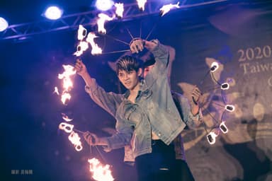 Pineapple Tetrapod Performance Photo
